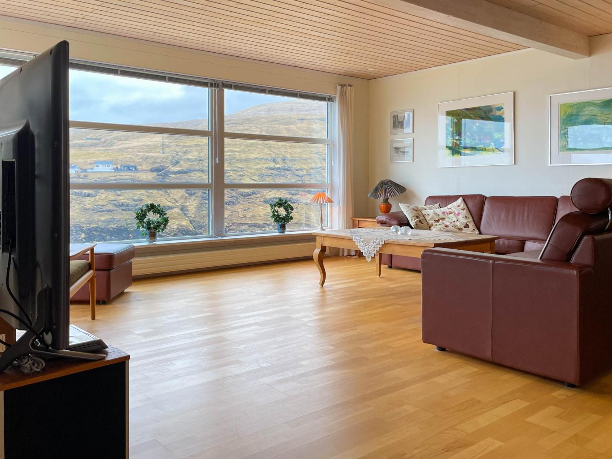 Sea & Mountain View 4 Bedroom Leynar Bagian luar foto